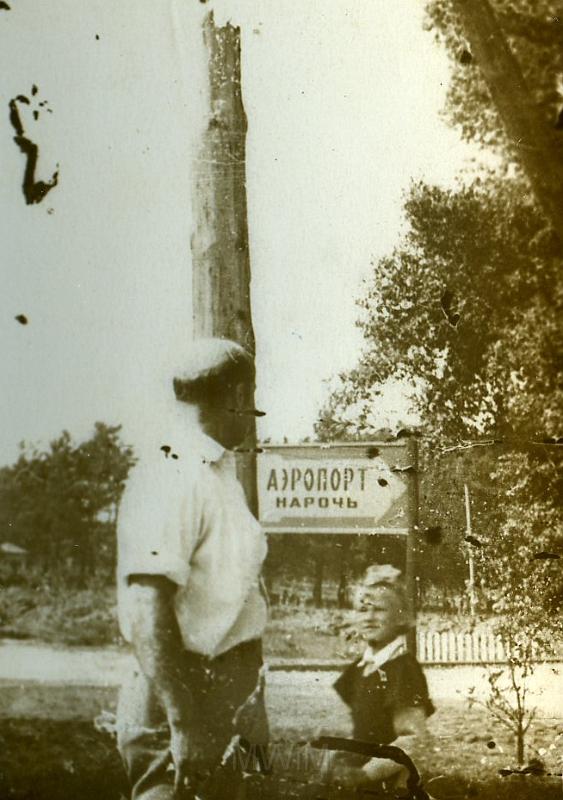 KKE 2293.jpg - Fot. Nad jeziorem Narocz. Witold Kołakowski – tata Janusza Kołakowskiego, Narocz, 1974 r.